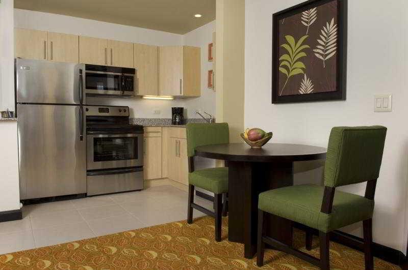 Hotel By Marriott Escazu San Jose (San Jose)