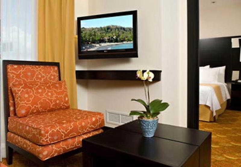 Hotel By Marriott Escazu