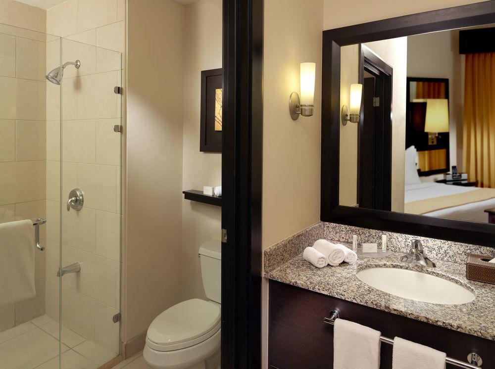 Hotel By Marriott Escazu 4*