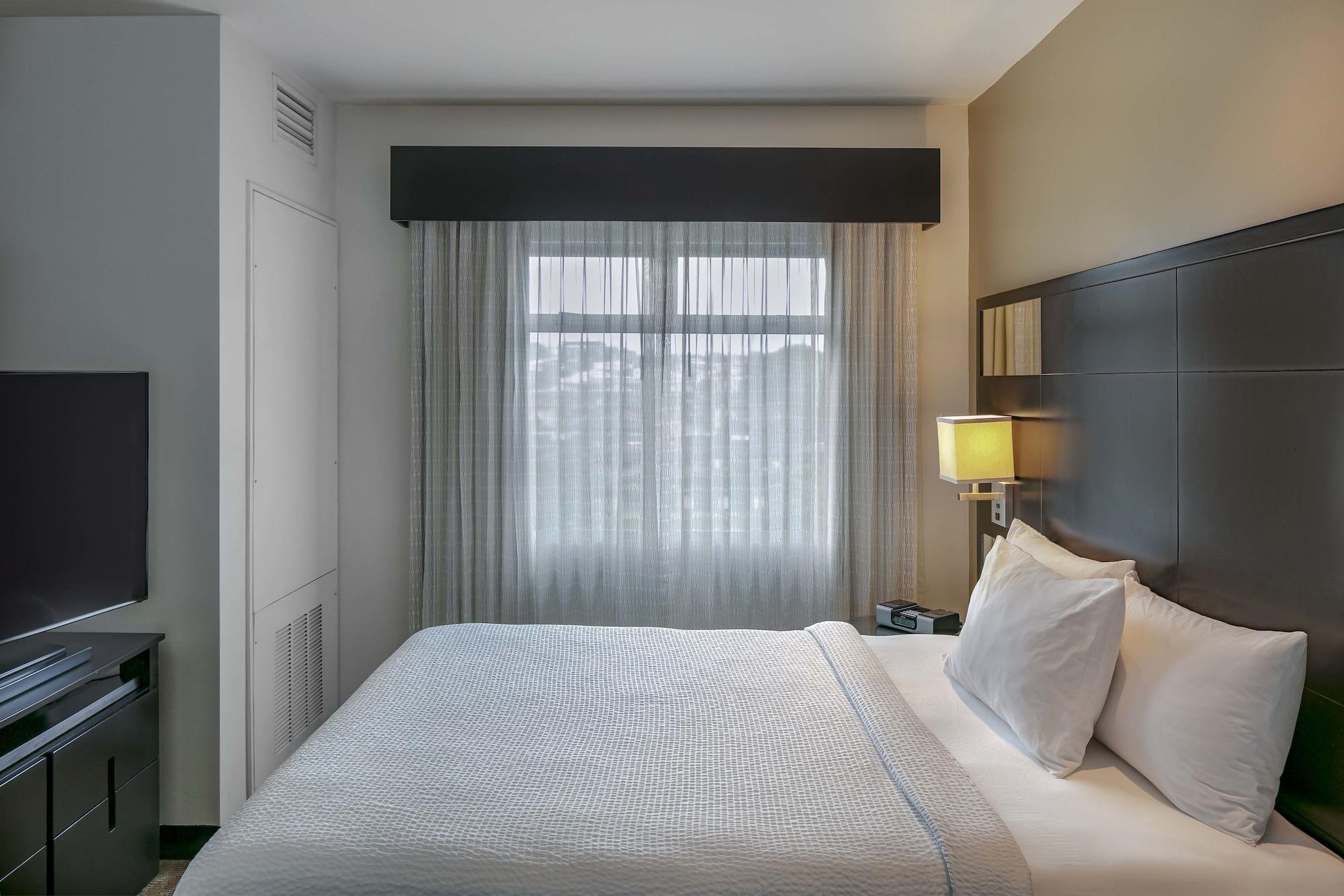 Hotel By Marriott Escazu