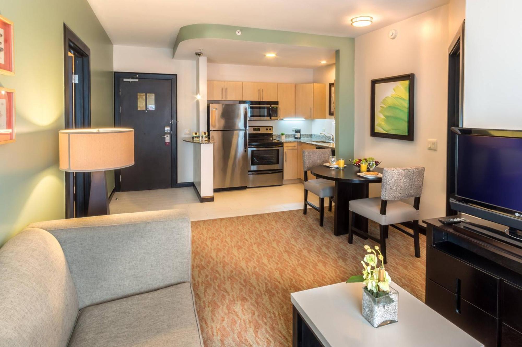 Hotel By Marriott Escazu