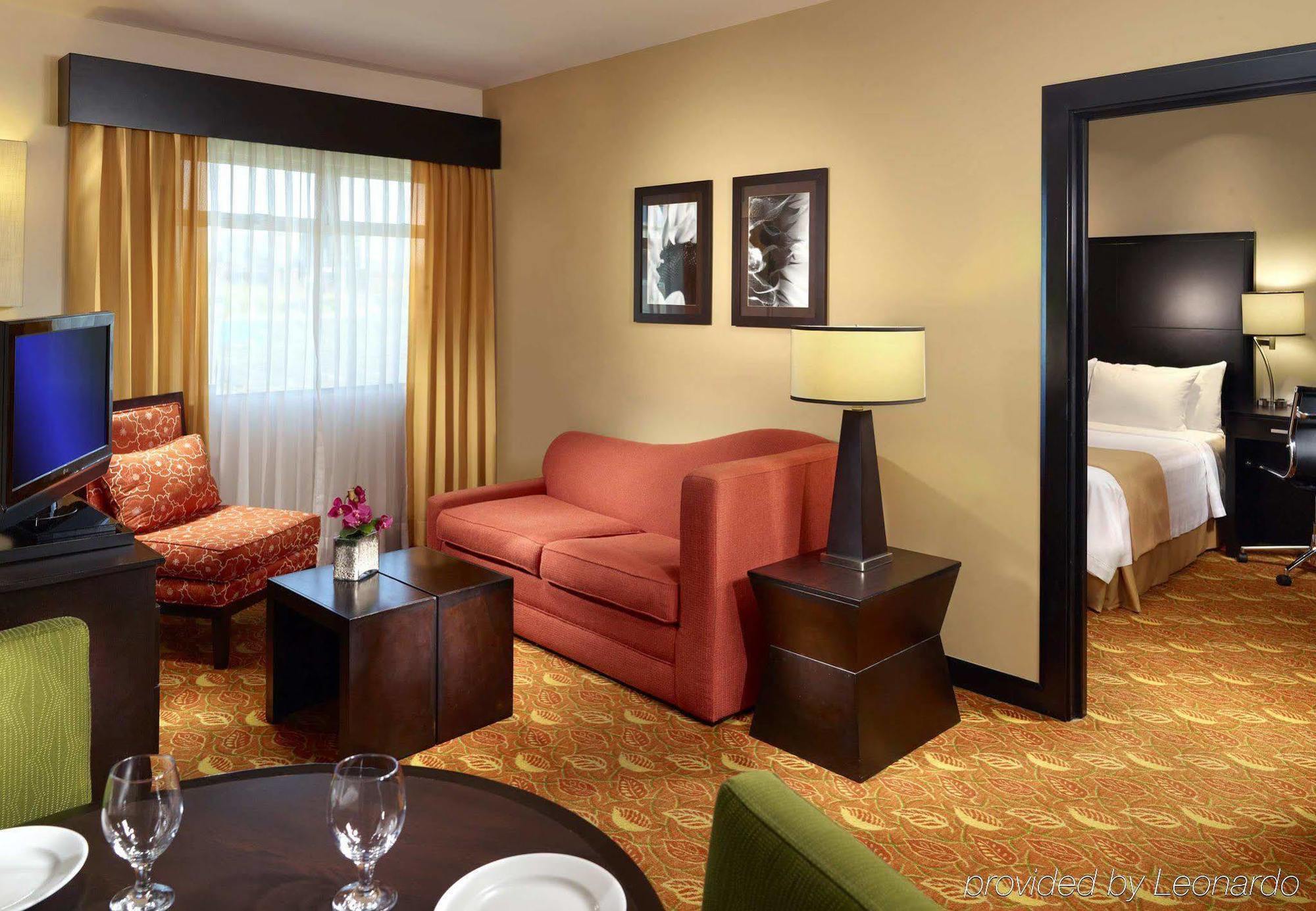 Hotel By Marriott Escazu 4*
